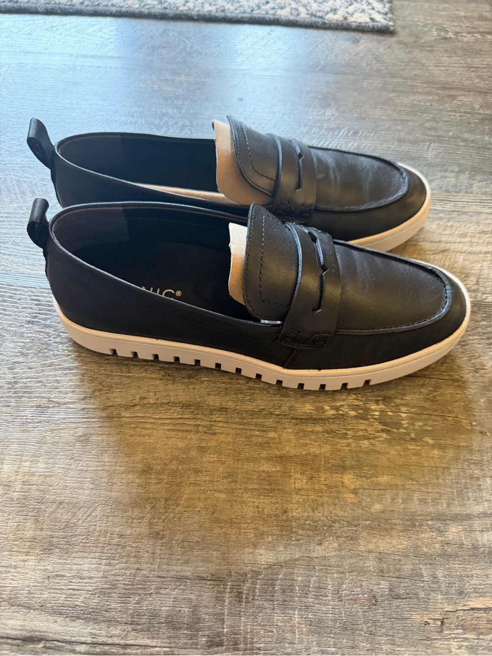 Vionic Black Leather Slip-On Penny Loafers with White Sole 8.5M